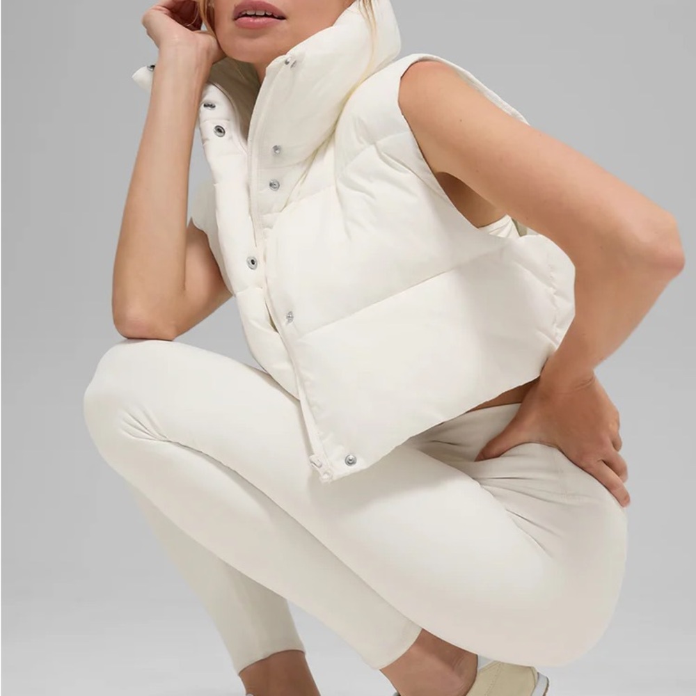 ALO Yoga Ivory White Cropped Gold Rush Puffer Vest - Picture 2 of 15